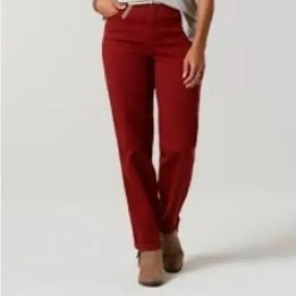 NWT wine color straight leg size 6 classic fit jeans